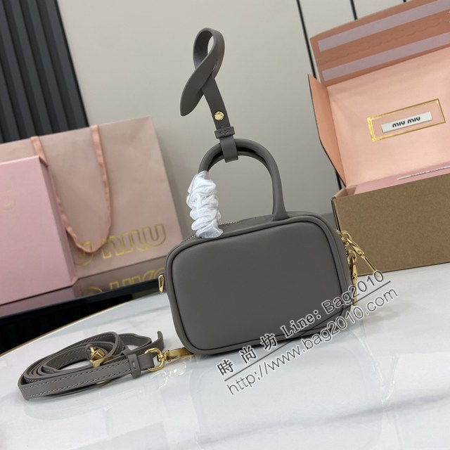 miumiu繆繆專櫃最新款迷你公事包單肩斜挎女包 jh2524型號：5NR036